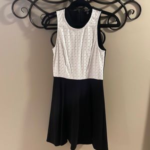 Pretty white detailing w back bottom